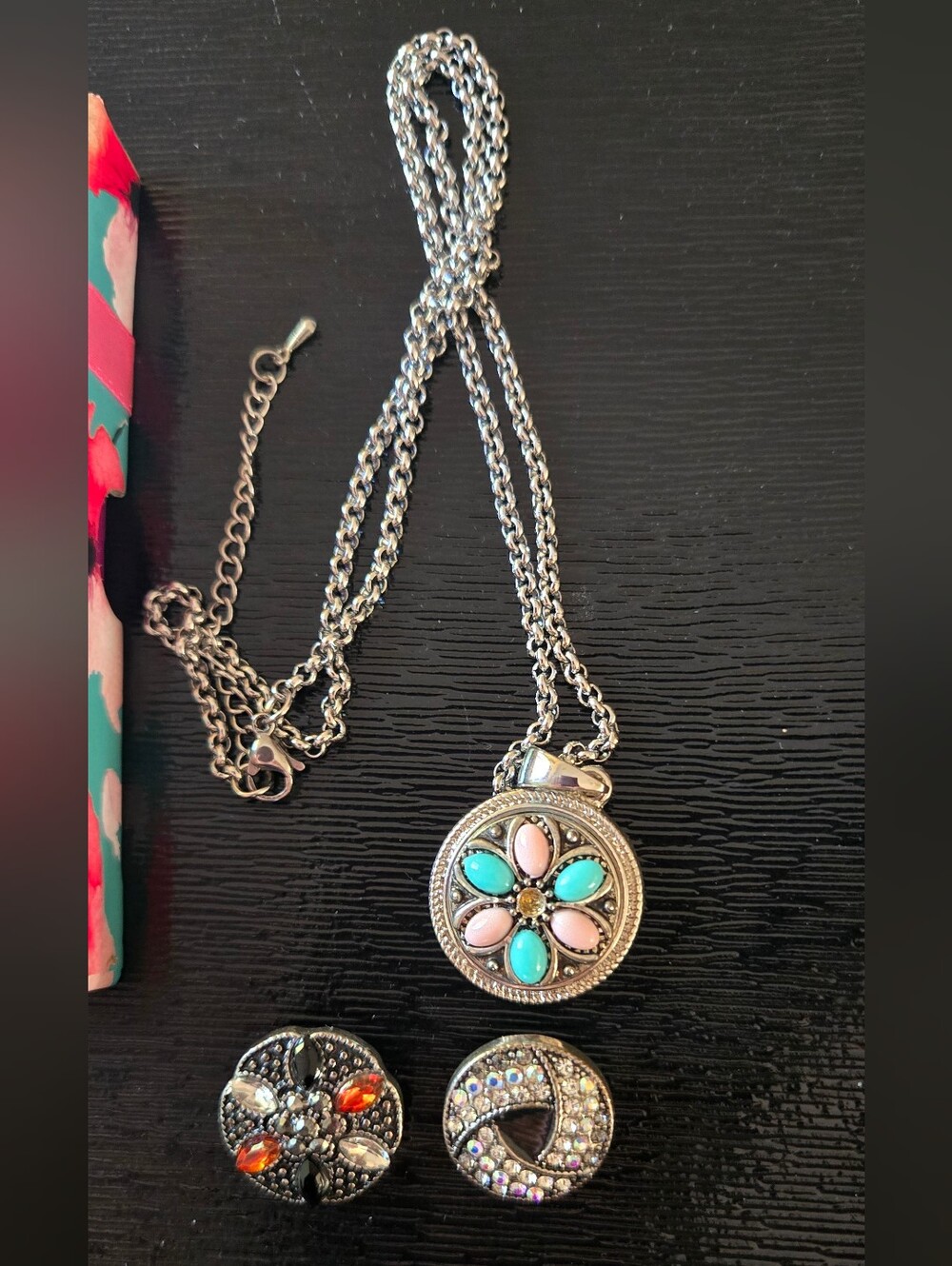 New Silver Tone Interchangeable Pendant Necklace